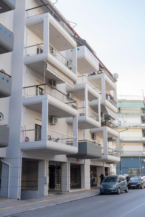 The Whole Packet A5 Center With Parking Apartment Larissa Exterior photo